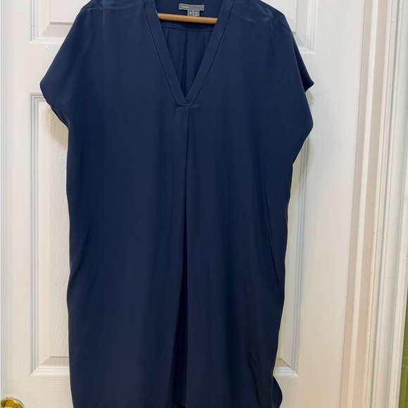 Vince Elegant Navy V-Neck Women's Top - Picture 3 of 13